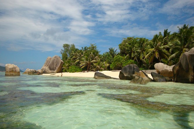 Cat Cocos: Mahe to La Digue Island Fast Ferry - Where to Meet in Victoria and How Boarding Works