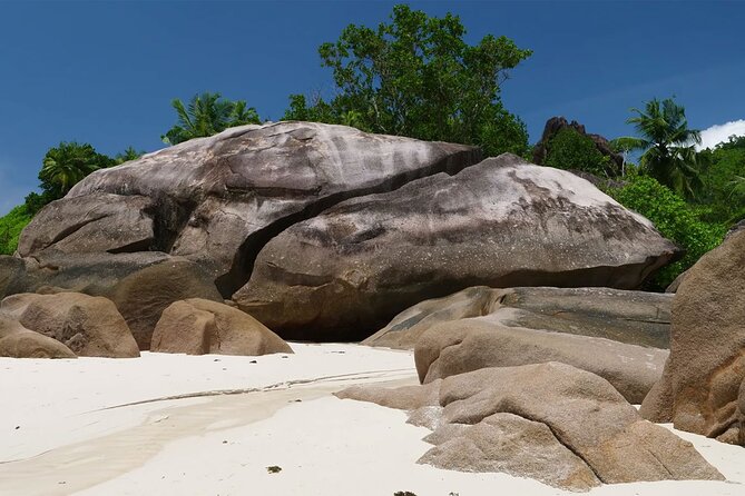 LGBTQIA, we look forward to seeing you | Island tour | Mahé | Seychelles - Transportation that keeps your day from melting