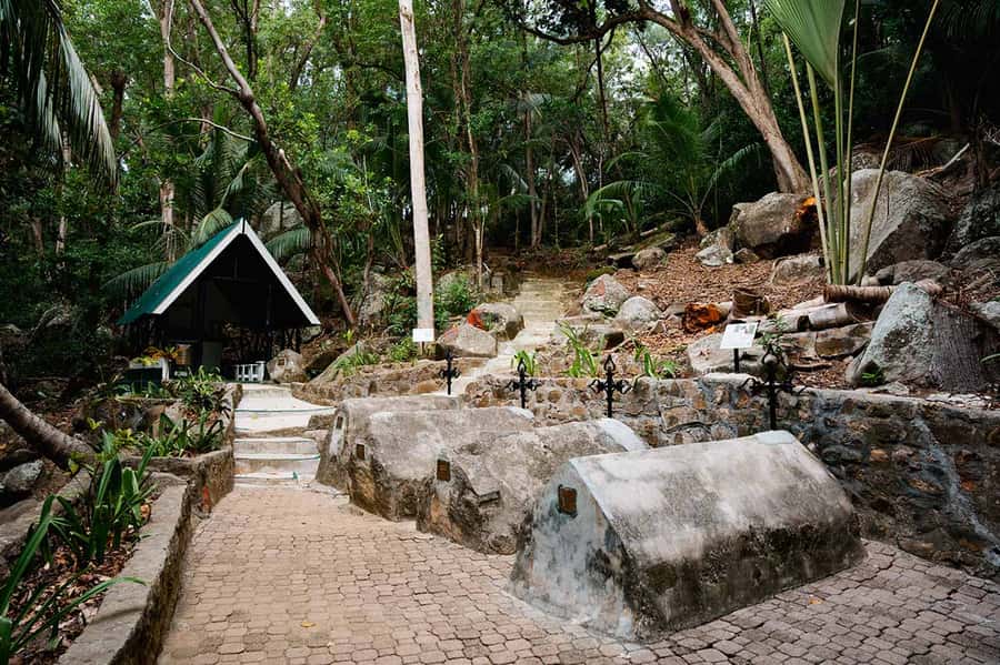 Mahé: Saint-Anne Marine Park and Moyenne Island Cruise - Who should book this tour, and who should pass