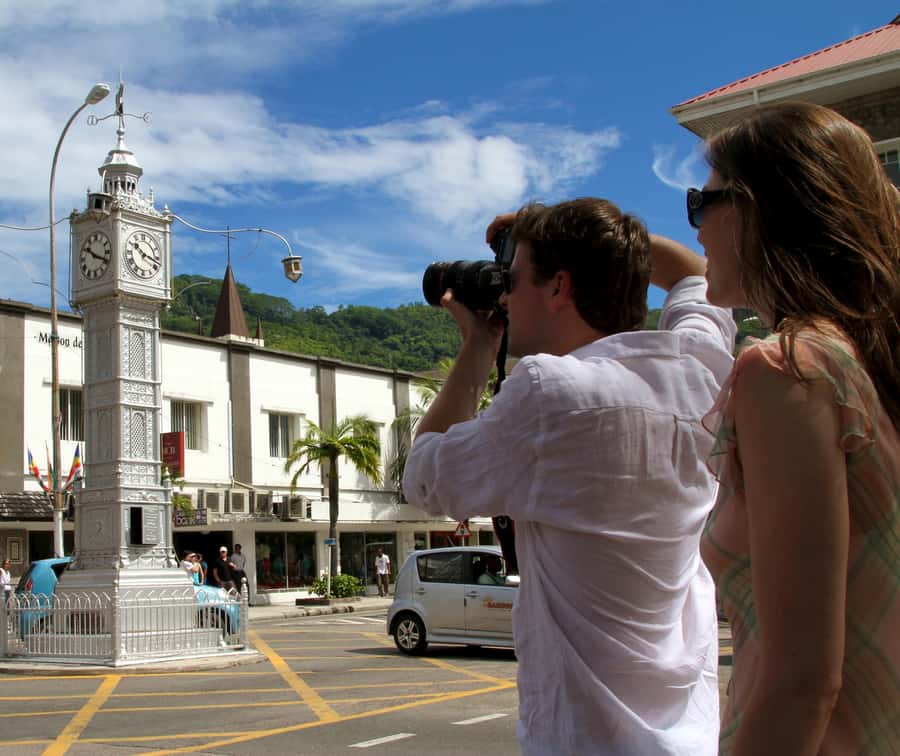 Mahé: Wild South Discovery Trip with Local Lunch - Val de Pres craft village: souvenirs with a story