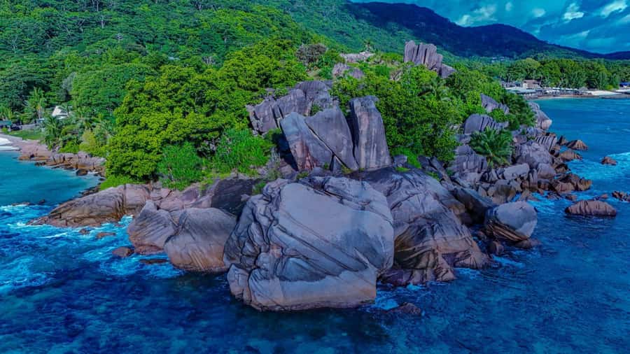 Praslin: Curieuse & St Pierre Island Day Trip with Barbecue - Pacing, group size, and the small logistics that matter