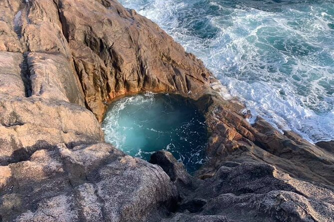 Rock Pool, dreamlike & unique experience | Mahé | Private hike | - Entering the Ros Sodyer Rock Pool on Mahé